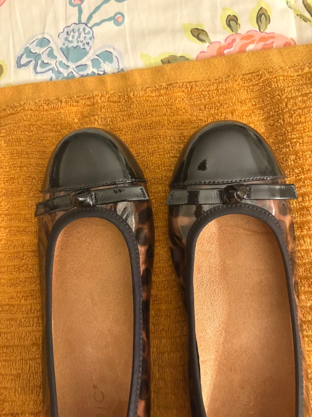 Vionic Flats - Picture 8 of 9